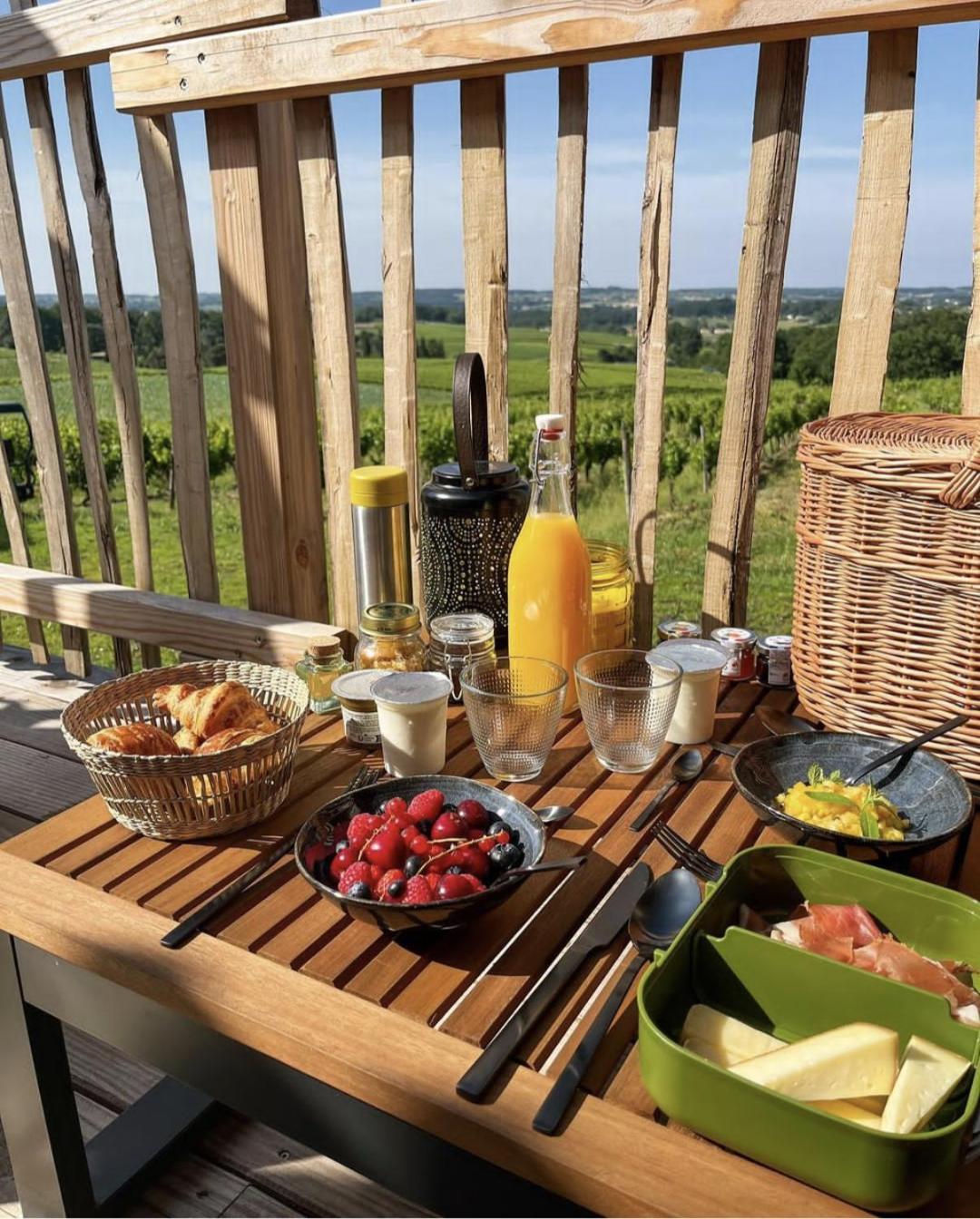 Le Domaine De La Tour Des Vents Bed & Breakfast Bergerac Exterior photo